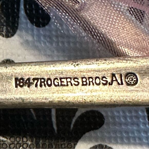 Set of 4 - 1847 Rogers Bros Berkshire serving spoons - Picture 3 of 3